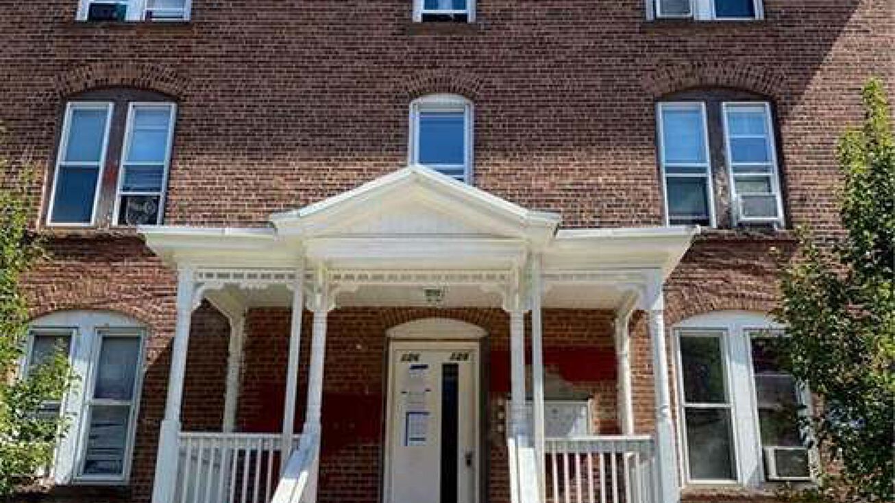 126 Hungerford St, Hartford, CT 06106