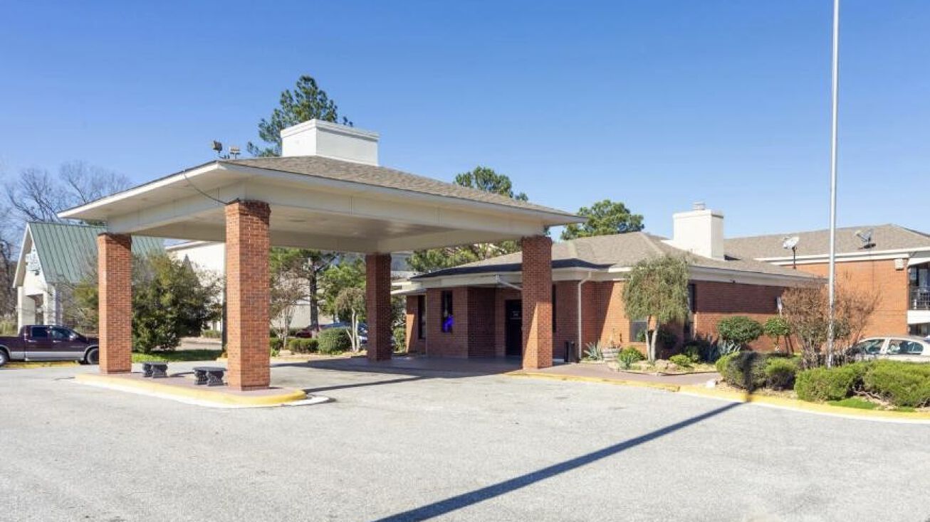 5175 Carmichael Rd, Montgomery, AL 36106 Hospitality Property for Sale Budgetel Inn