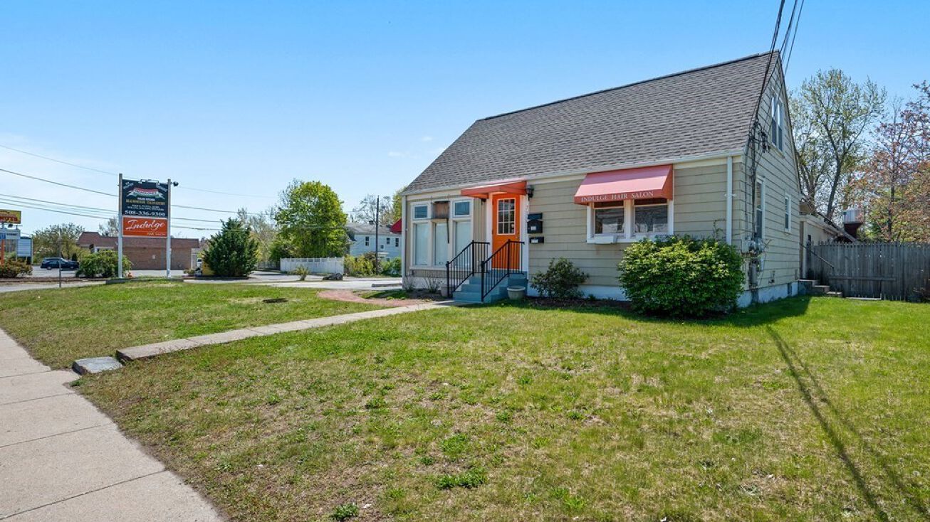 717 Fall River Avenue, Seekonk, MA 02771
