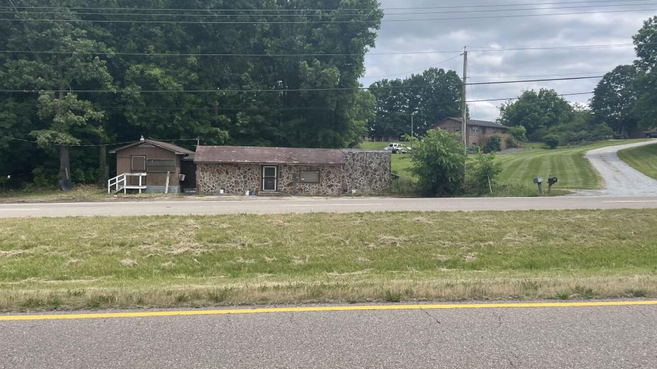 318 Andrew Johnson Hwy, Strawberry Plains, TN 37871