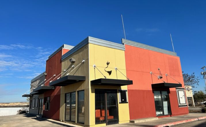 Pictures of Retail property located at 3211 Commercial Cir, New Braunfels, TX 78132 for sales - image #1