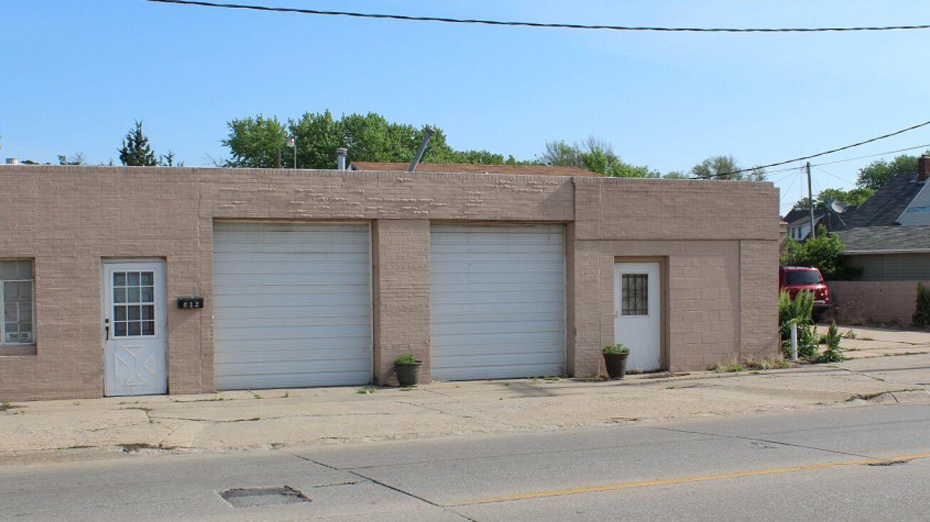 812 9th Ave, Council Bluffs, IA 51501