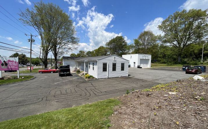 image of property at 415 BOSTON POST RD Guilford CT 06437-2931