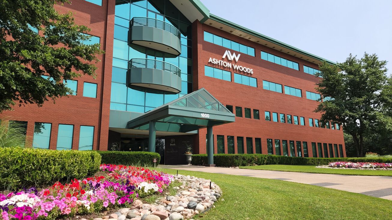 1800 Valley View Ln, Farmers Branch, TX 75234