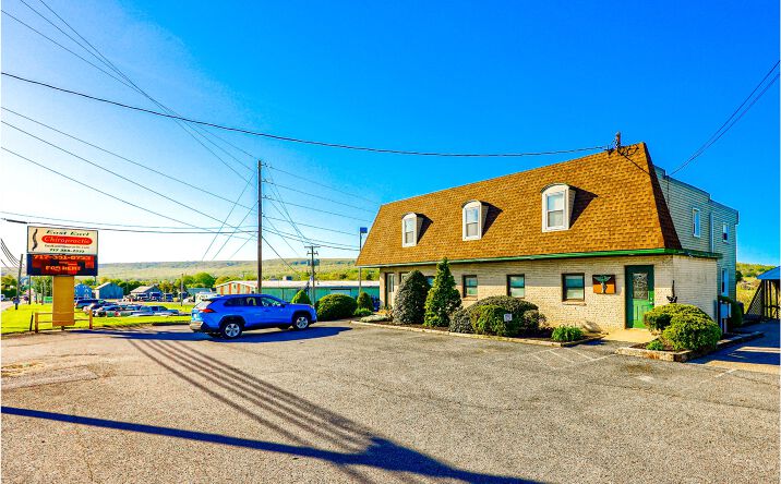 Pictures of Retail property located at 4607 Division Hwy, East Earl, PA 17519 for sales - image #1