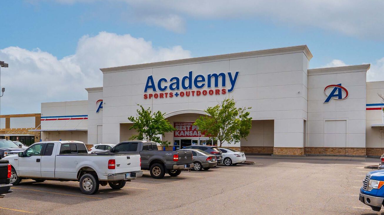 2540 N Greenwich Rd, Wichita, KS 67226