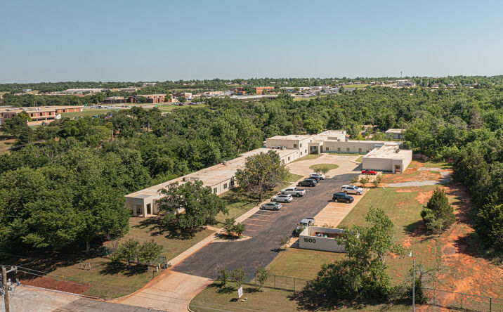 Pictures of Office, Senior Living property located at 1900 NE 36th St, Oklahoma City, OK 73111 for sales - image #1