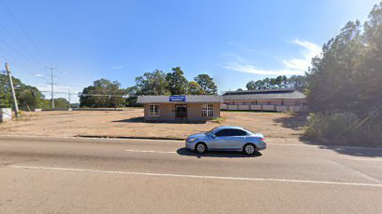 1507 Raymond Rd, Jackson, MS 39204