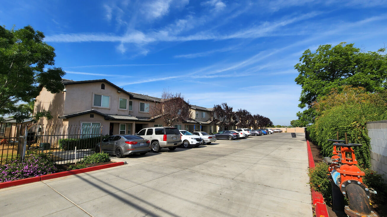 460 Oswell St, Bakersfield, CA 93307