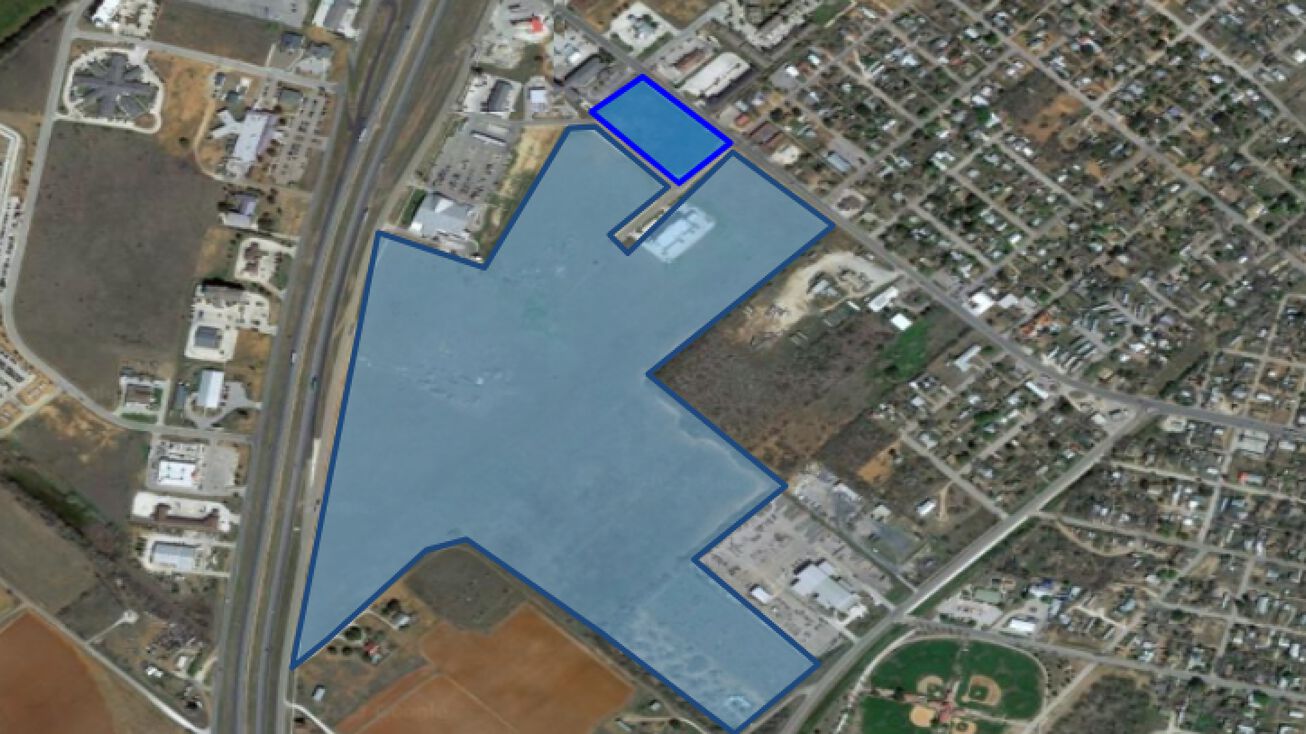 225 I35, Pearsall, TX 78061