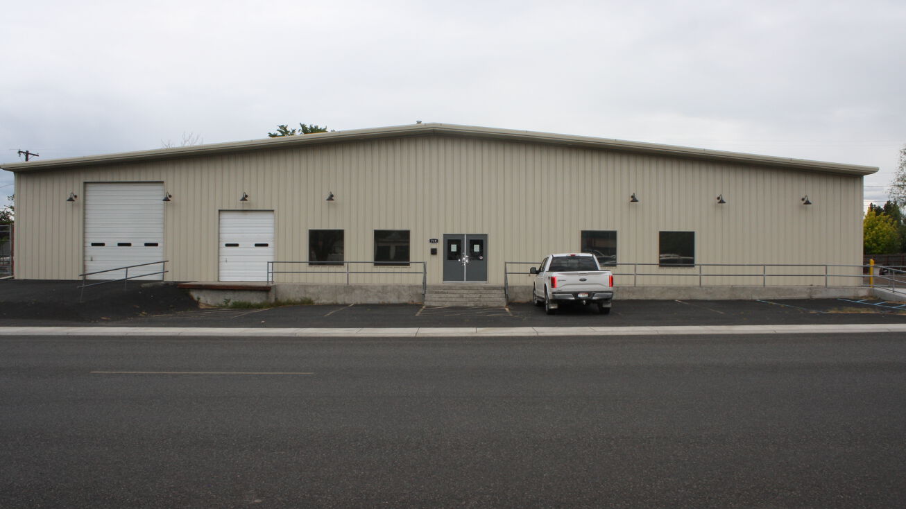 719 5th St, Clarkston, WA 99403