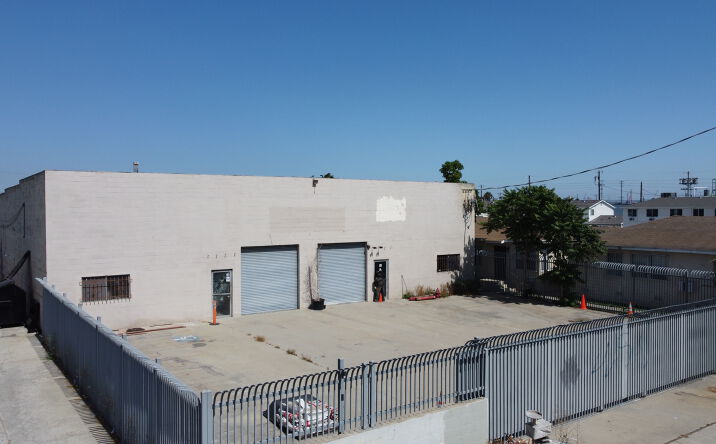 Pictures of Industrial property located at 528 N Fries Ave, Los Angeles, CA 90744 for comps - image #1