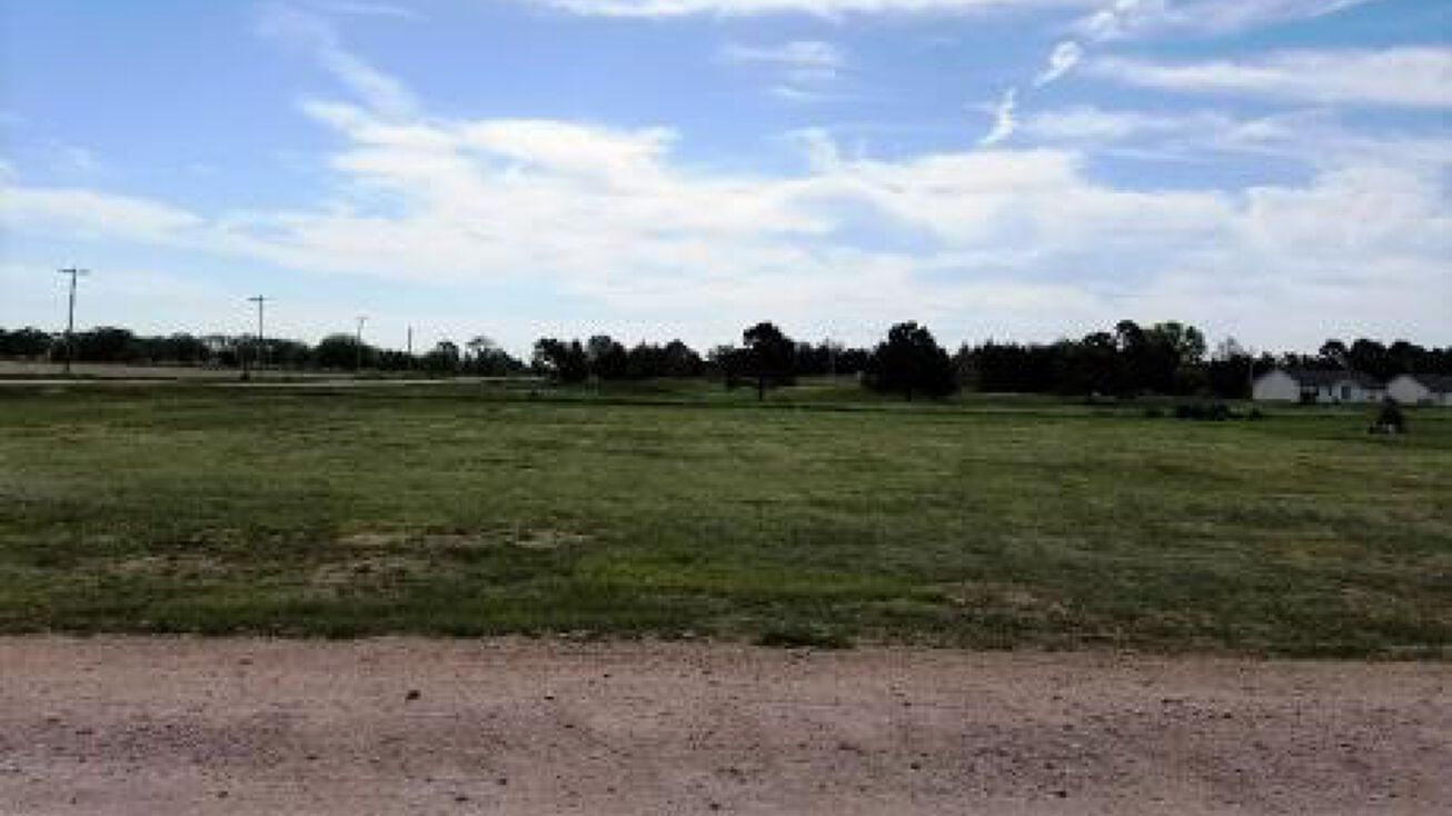 105 Prairie Dunes Dr, Ogallala, NE 69153