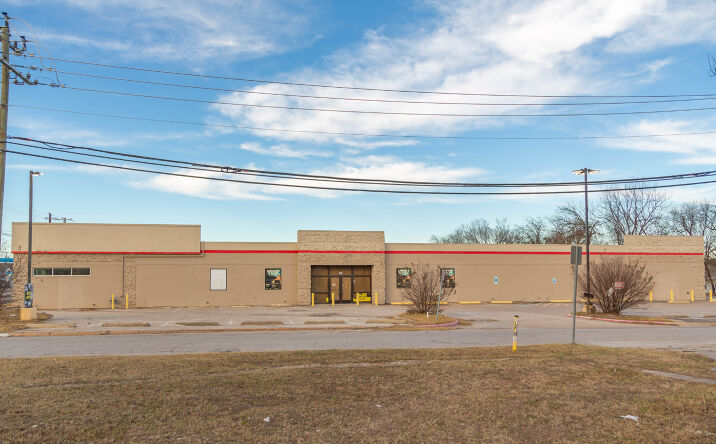 Pictures of Retail property located at 926 S Cockrell Hill Rd, Dallas, TX 75211 for sales - image #1