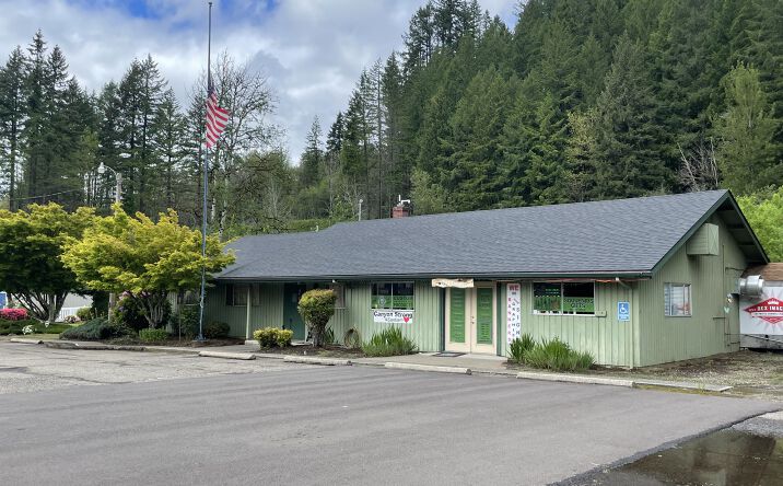 Pictures of Retail property located at 815 NW Santiam Blvd, Mill City, OR 97360 for sales - image #1