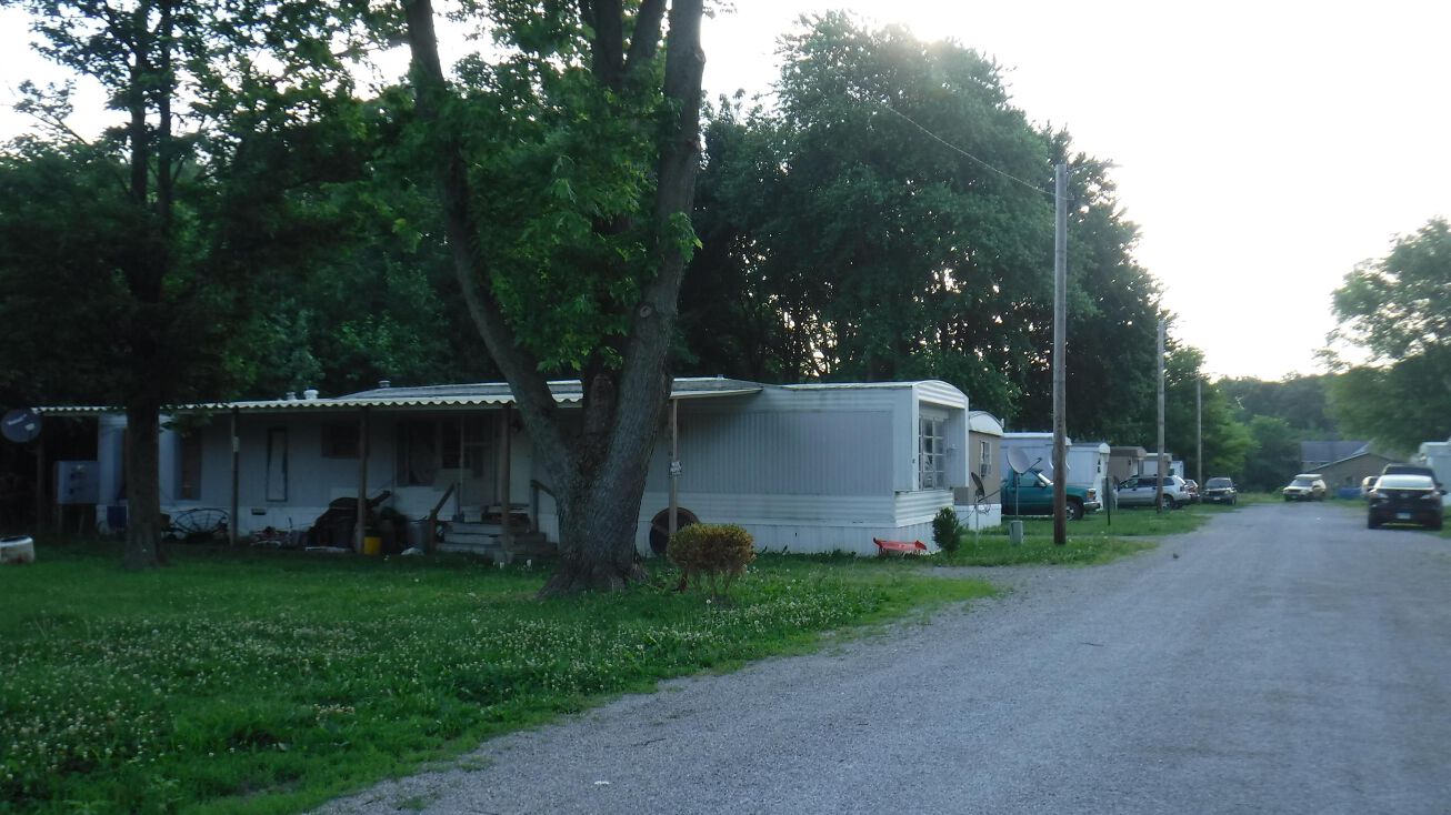 614 & 616 State Route 37 Highway, Kinmundy, IL 62854