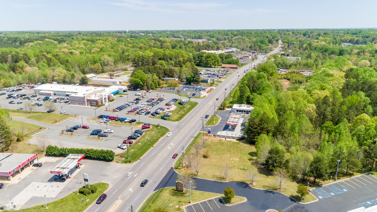 128 E Plaza Dr, Mooresville, NC 28115