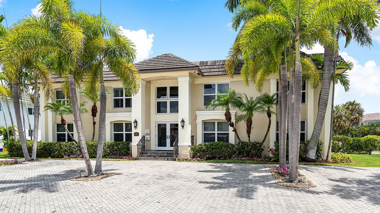 1105 Bel Air Dr, Highland Beach, FL 33487