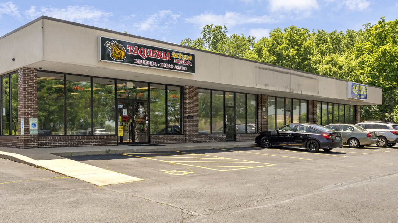 5811 Forest Hills Rd, Rockford, IL 61114