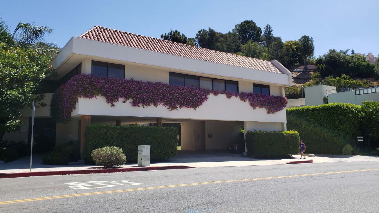 820 Moraga Dr, Los Angeles, CA 90049