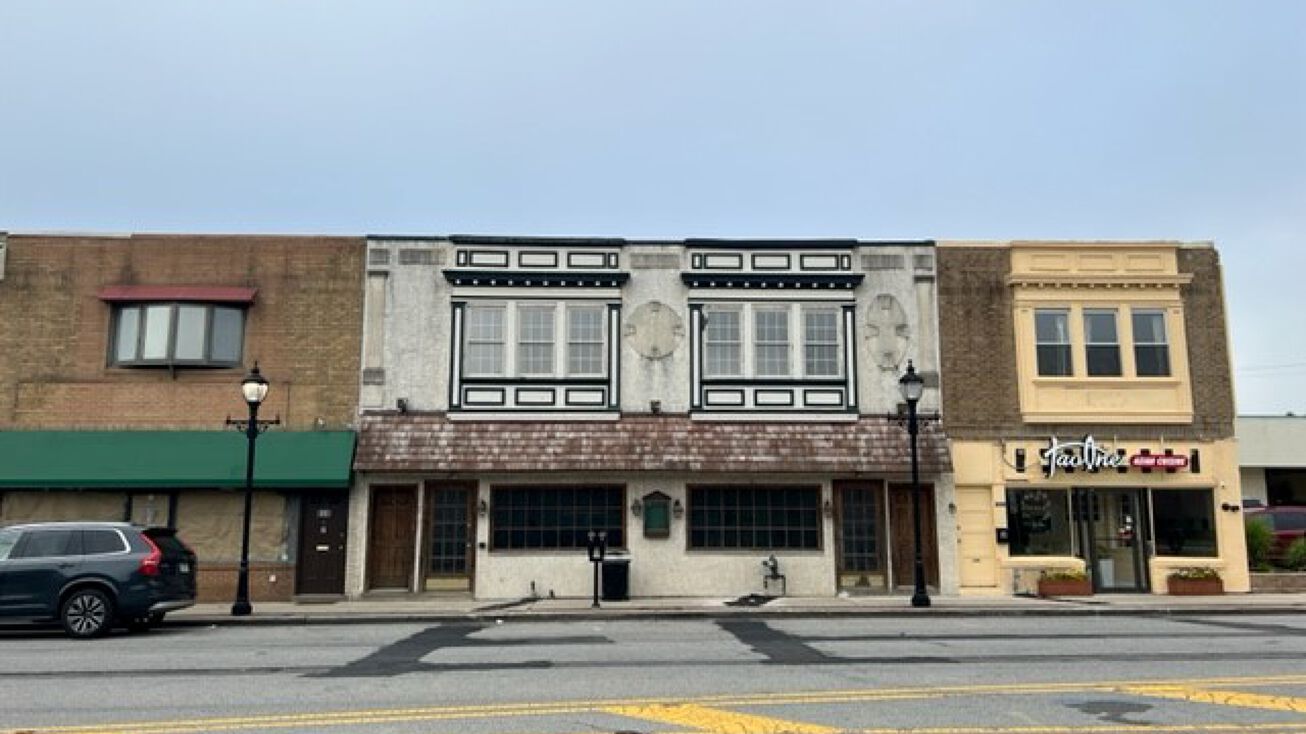 610 W Lancaster Ave, Bryn Mawr, PA 19010