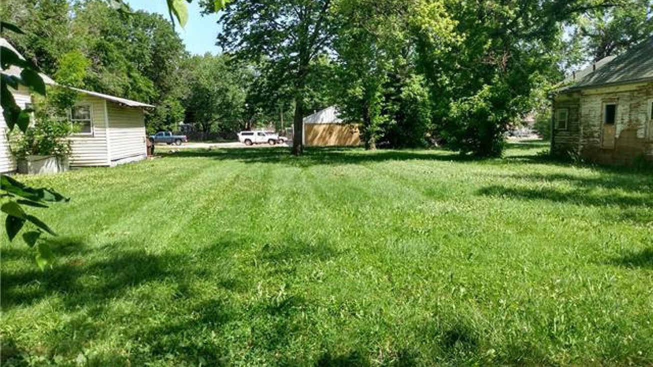 706 W Pacific Avenue, Osawatomie, KS 66064