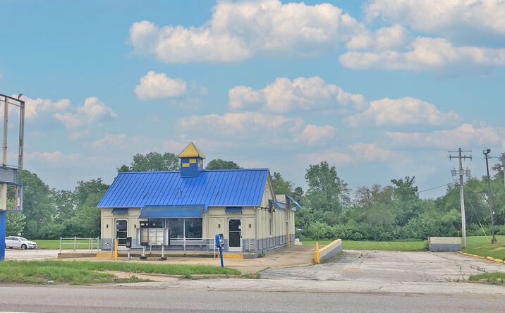 Pictures of Retail property located at 1703 W Morton Ave, Jacksonville, IL 62650 for comps - image #1