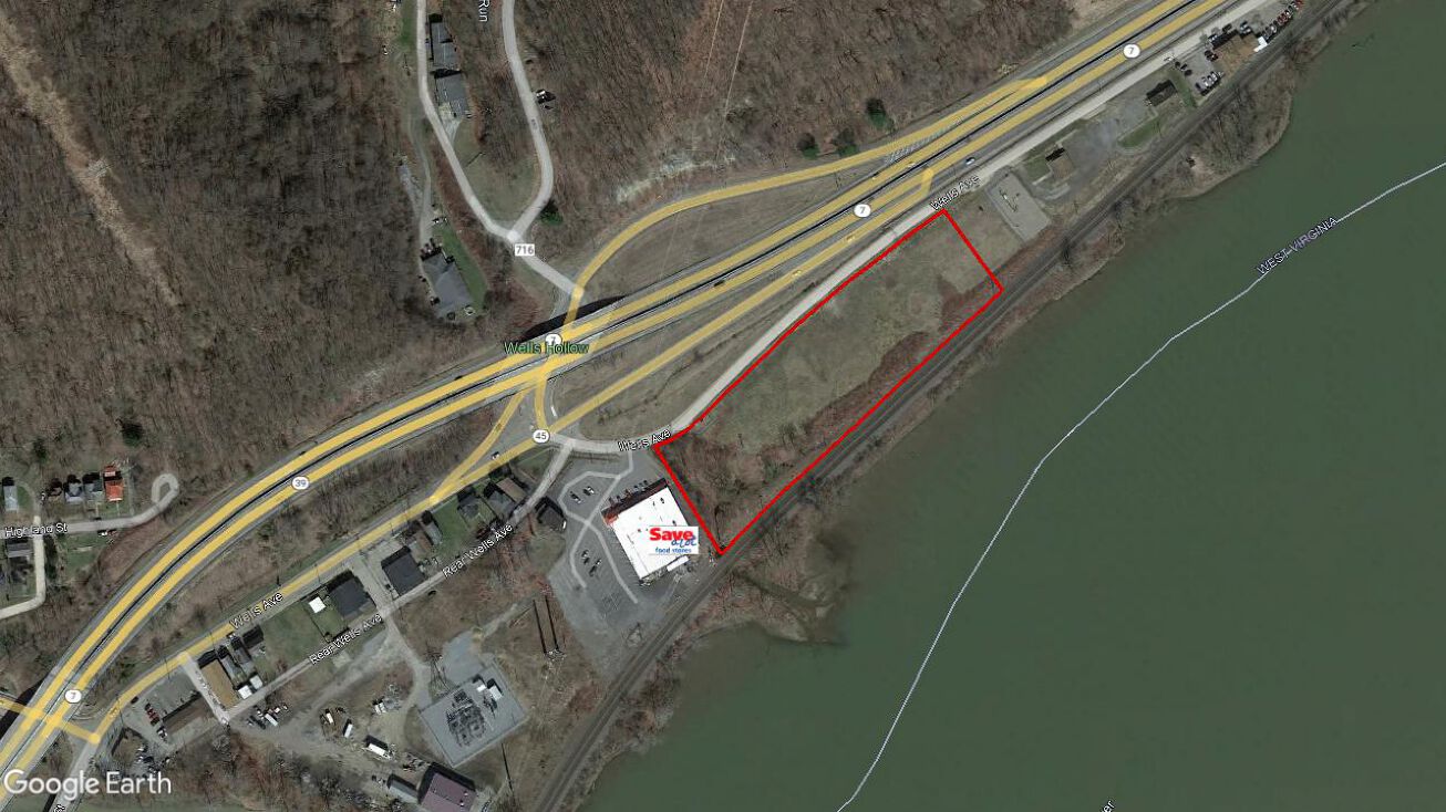 Wells Ave, Wellsville, OH 43968