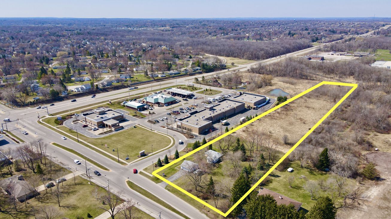 W140N5683 Lilly Rd, Menomonee Falls, WI 53051