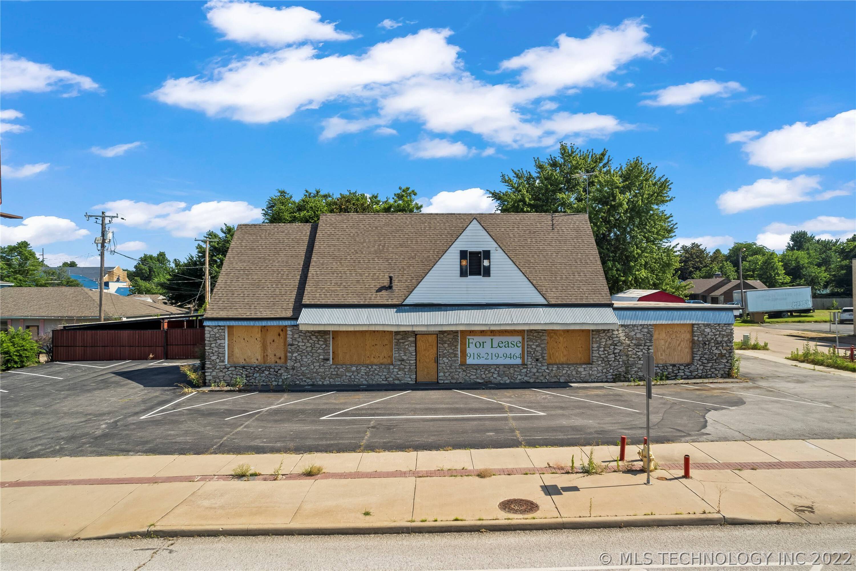 4702 E 11Th St, Tulsa, OK 74112