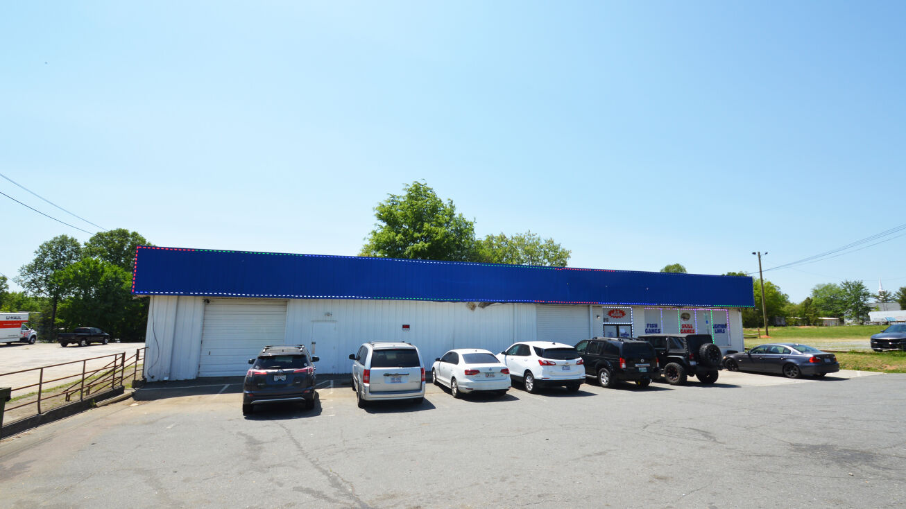 810 Akron Dr, WinstonSalem, NC 27105