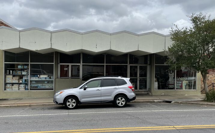 Pictures of Retail property located at 5232 Willing St, Milton, FL 32570 for sales - image #1