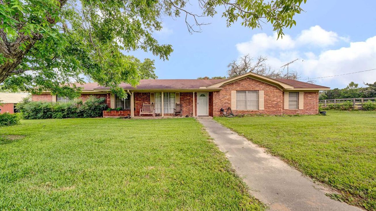 8006 County Rd 475 S, Henderson, TX 75654