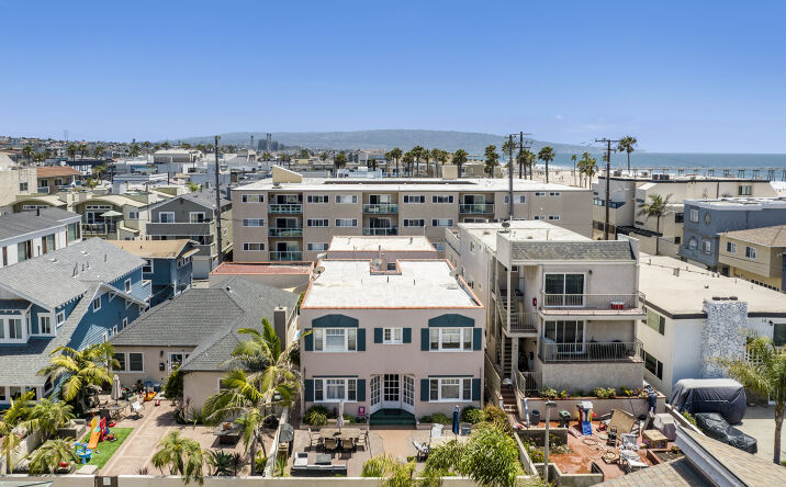 Pictures of Multifamily property located at 32 16th St, Hermosa Beach, CA 90254 for comps - image #1