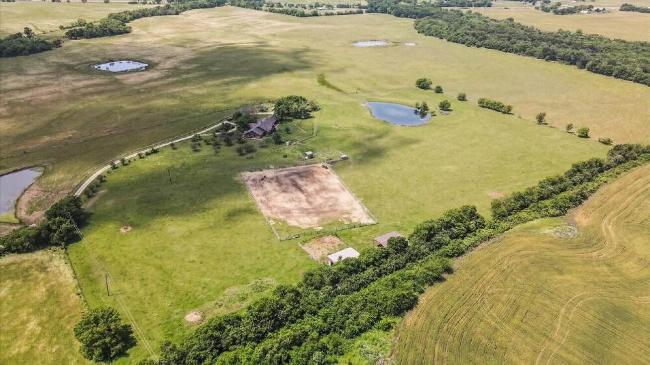 718 County Rd 3746, Wolfe City, TX 75496