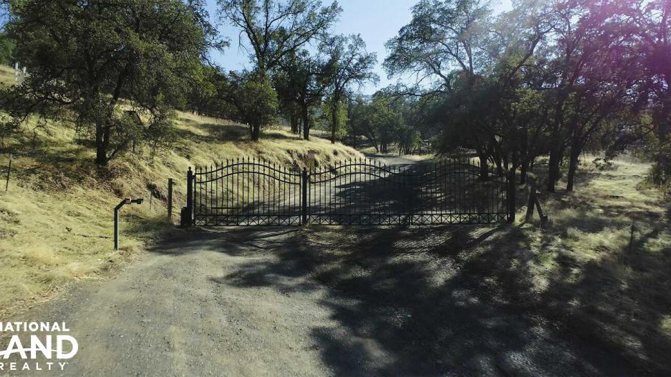 Watts Valley Rd, Sanger, CA 93657