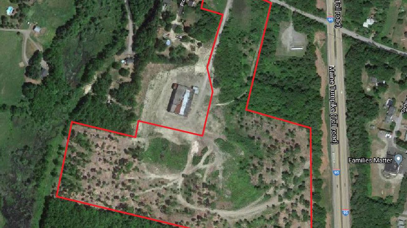 21 Pinnacle Drive, Hallowell, ME 04347