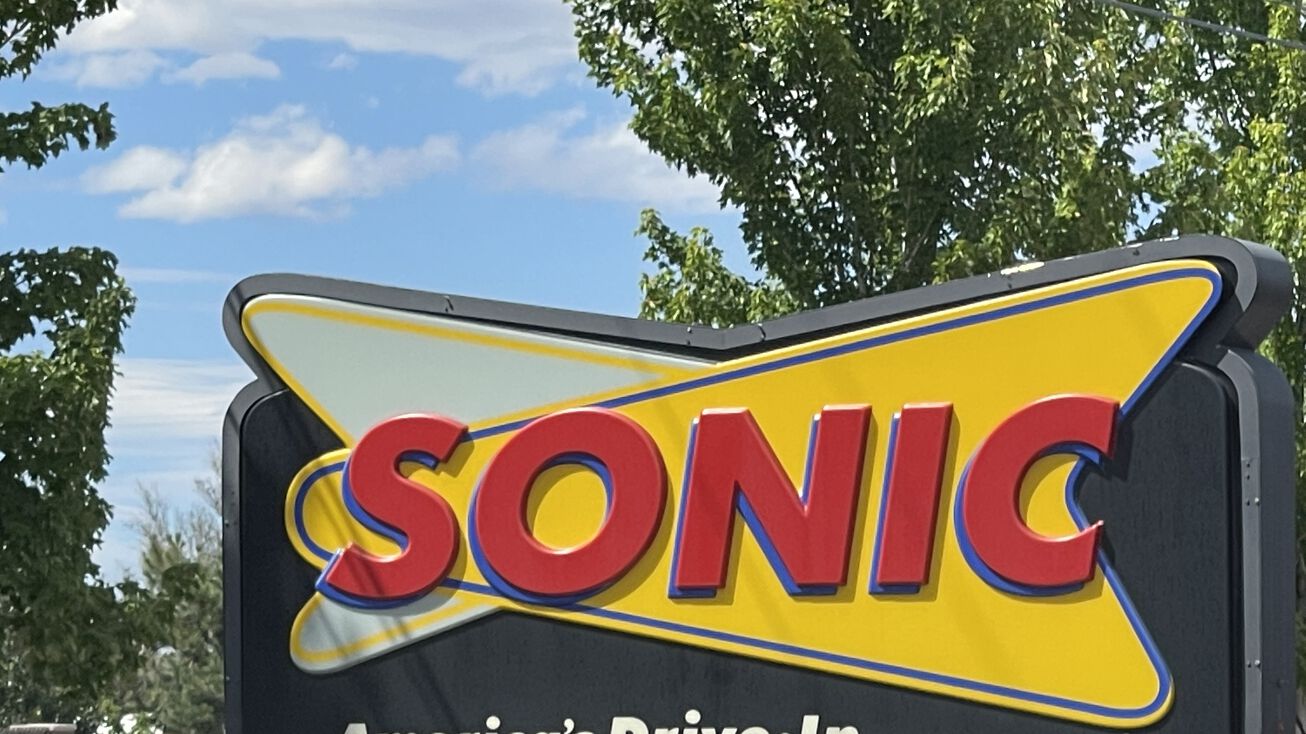 Pictures of Retail property located at 63076 N Hwy 97, Bend, OR 97701 for sales - image #1