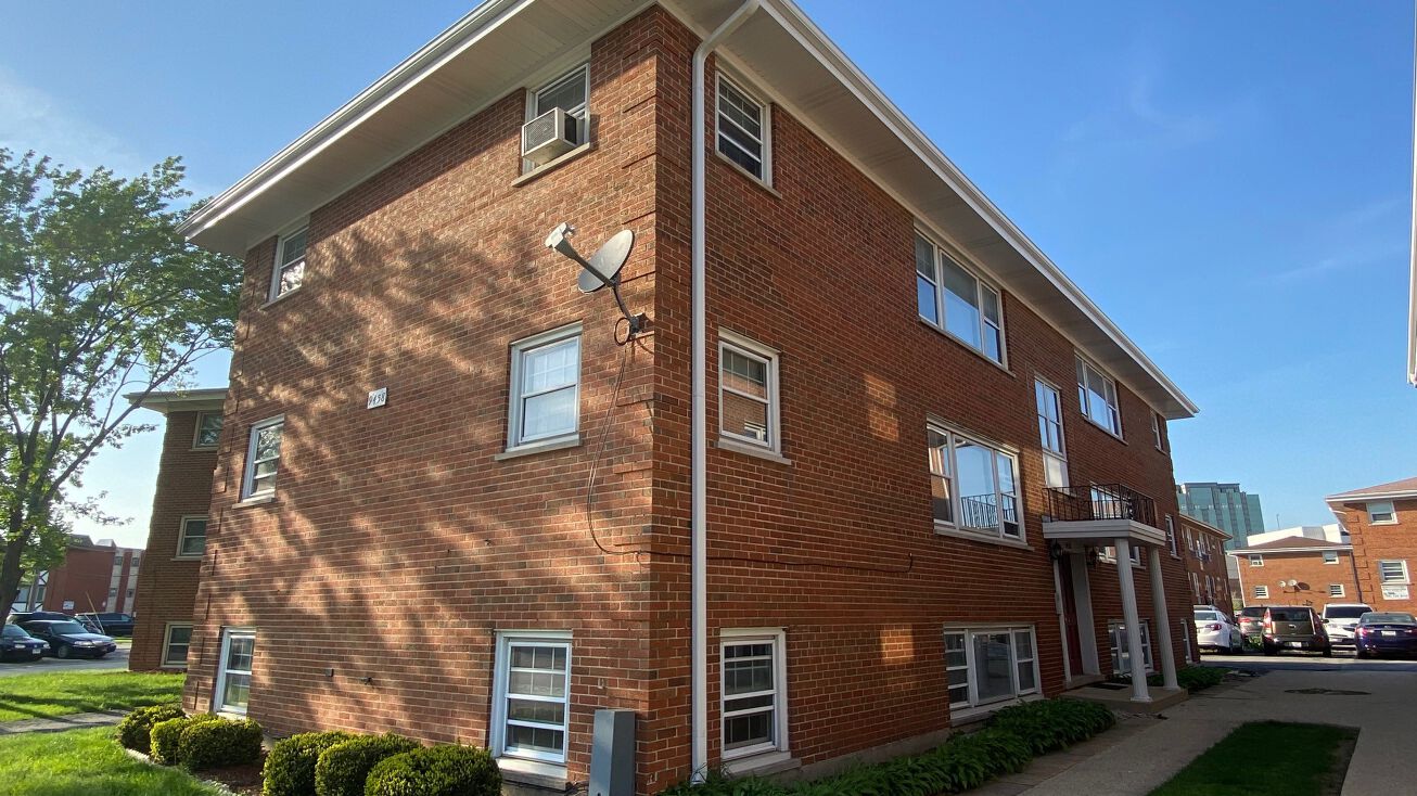 9458 Glenlake Ave, Rosemont, IL 60018 Multifamily Property for Sale