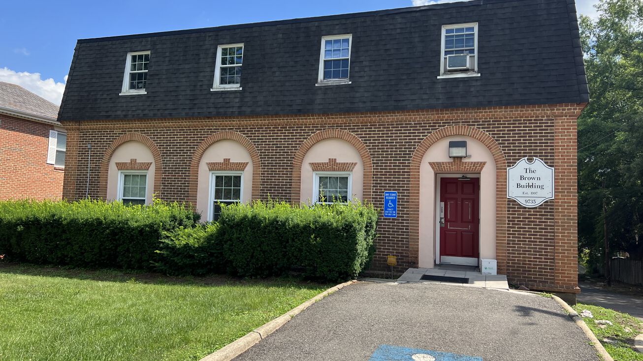 9735 Main St, Fairfax, VA 22031