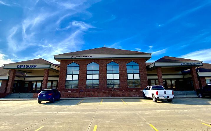 Pictures of Office property located at 2824 104th St, Urbandale, IA 50322 for sales - image #1