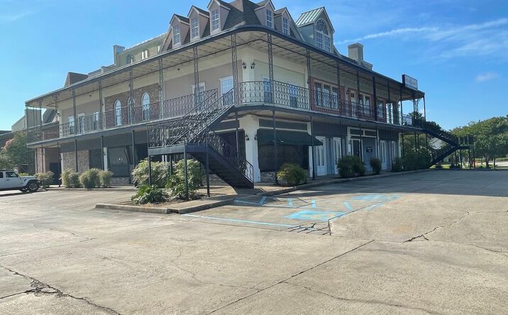 Pictures of Retail property located at 3535 S Sherwood Forest Blvd, Baton Rouge, LA 70816 for sales - image #1