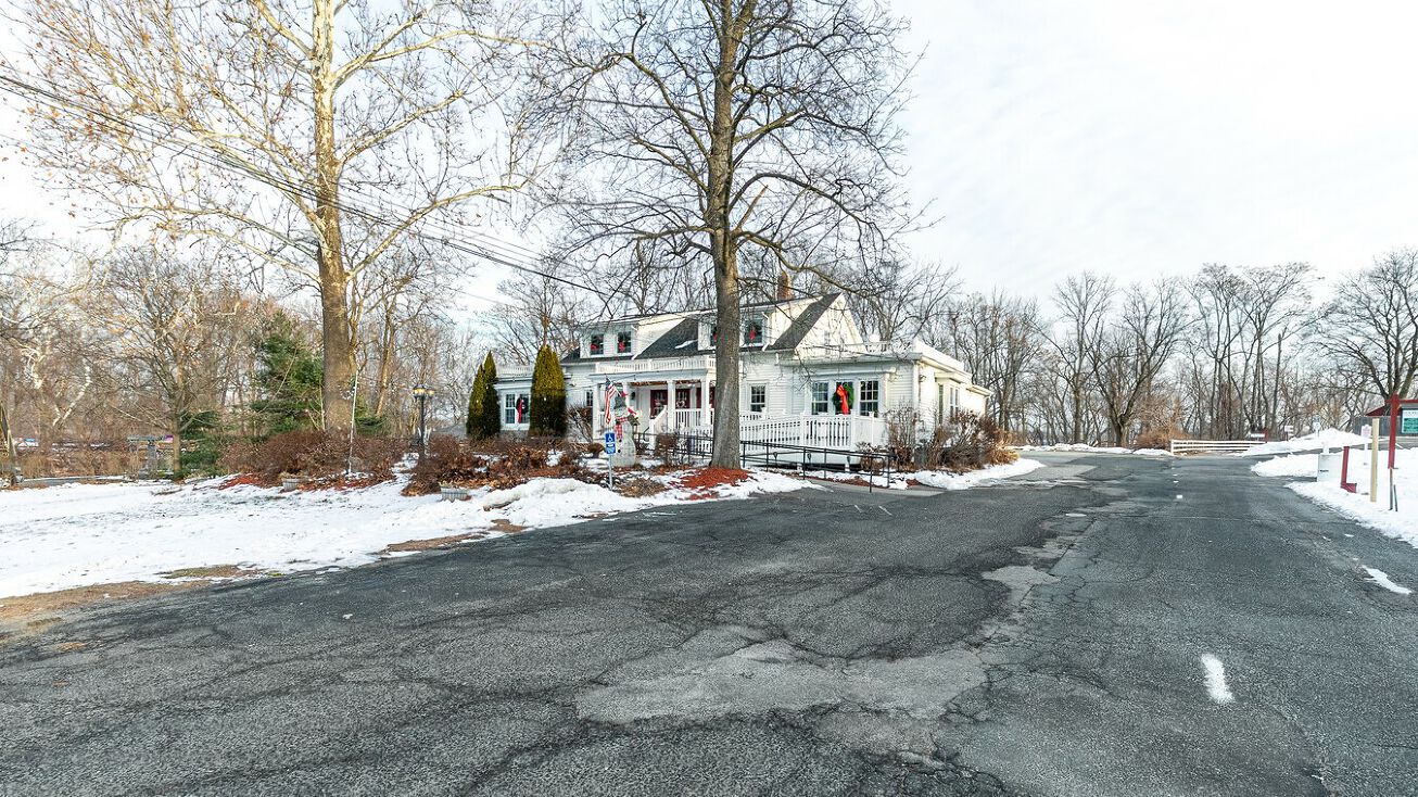 141 Main St, Agawam, MA 01001