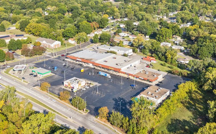 Pictures of Retail property located at 5006-5028 NE Parvin Rd, Kansas City, MO 64117 for sales - image #1