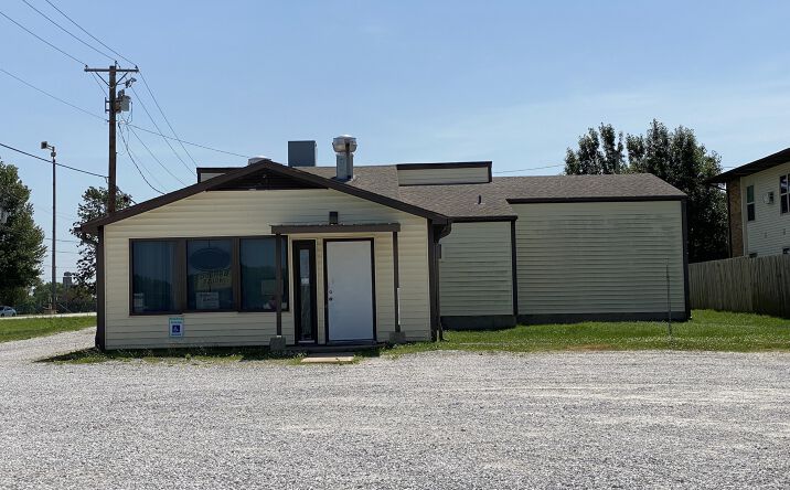 Pictures of Retail property located at 100 Martha Dr, Marionville, MO 65705 for comps - image #1