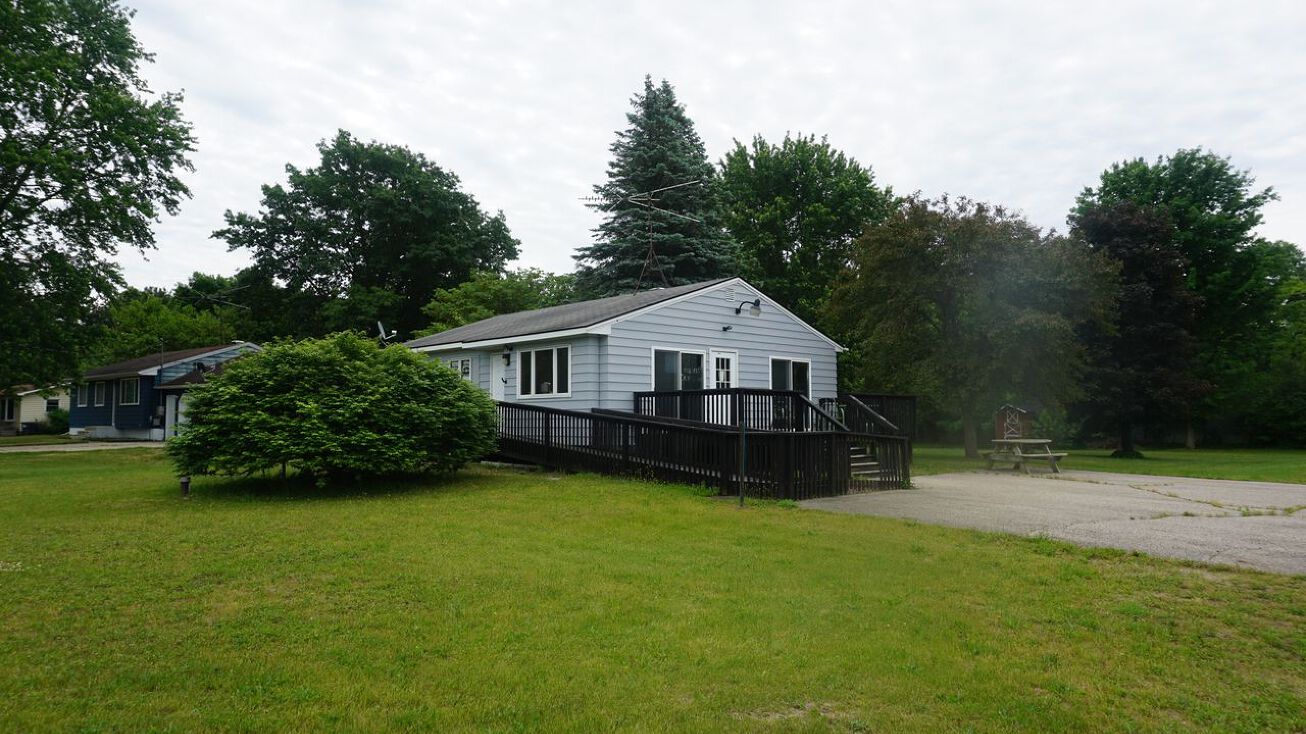 23913 Red Arrow Hwy, Mattawan, MI 49071