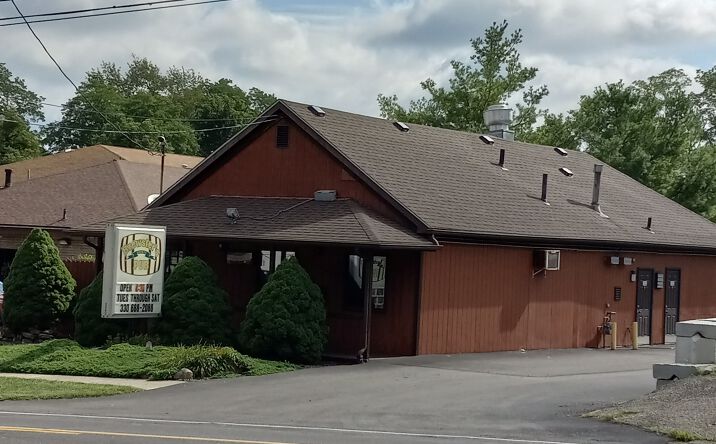 Pictures of Retail property located at 96 S Main St, Munroe Falls, OH 44262 for comps - image #1