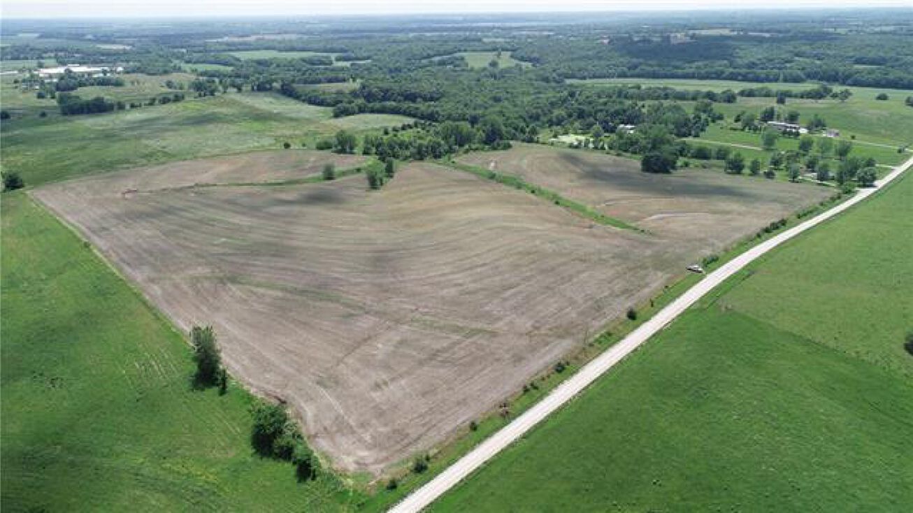 Drake Ave, Pattonsburg, MO 64670