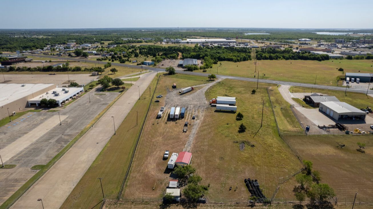 2300 S Business 45, Corsicana, TX 75110