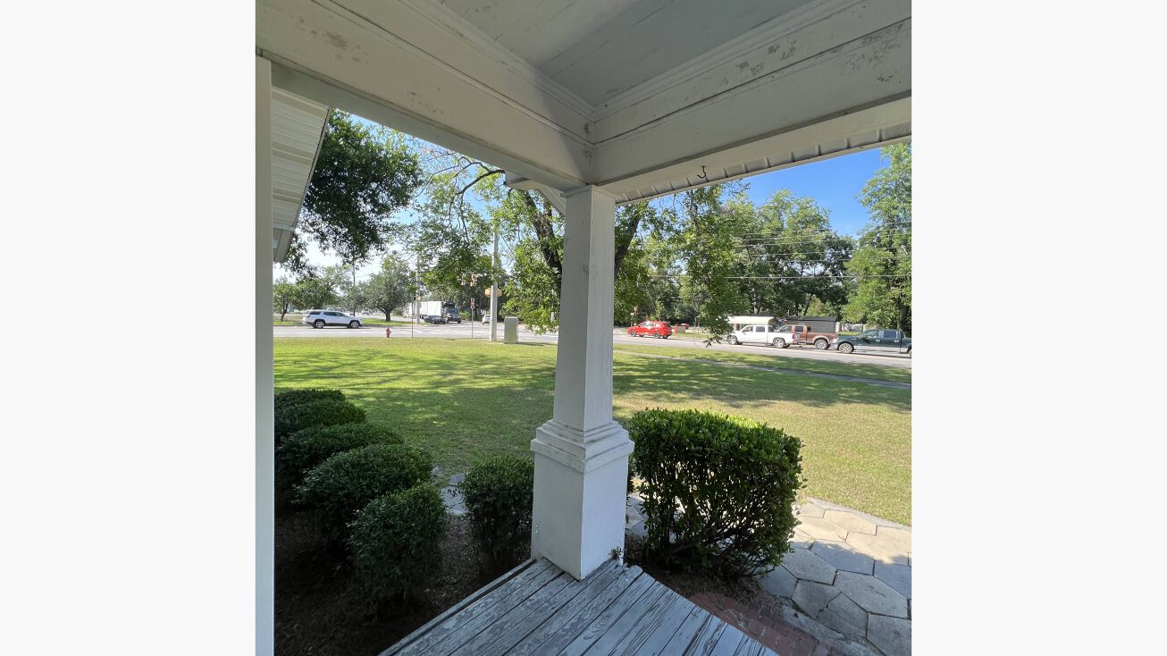 34 E Jarman St, Hazlehurst, GA 31539